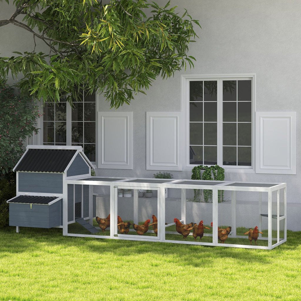 Spacious furniture-style Chicken Coop with Nesting Boxes and Run
