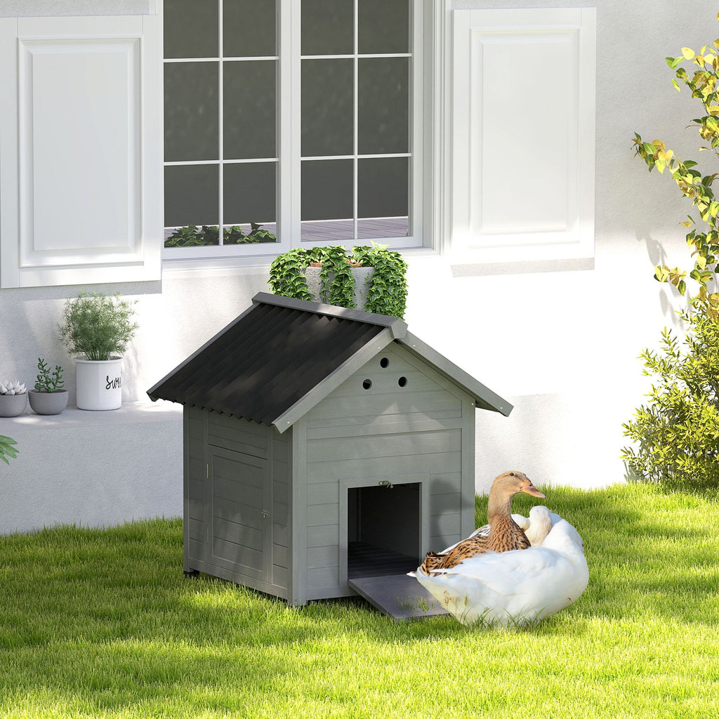 furniture-style Duck House with Openable Roof and Removable Base for Easy Cleaning