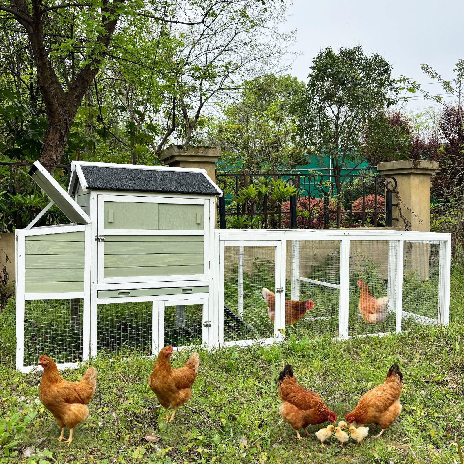 Large furniture-style Chicken Coop with Anti-UV Roof and Sliding Door